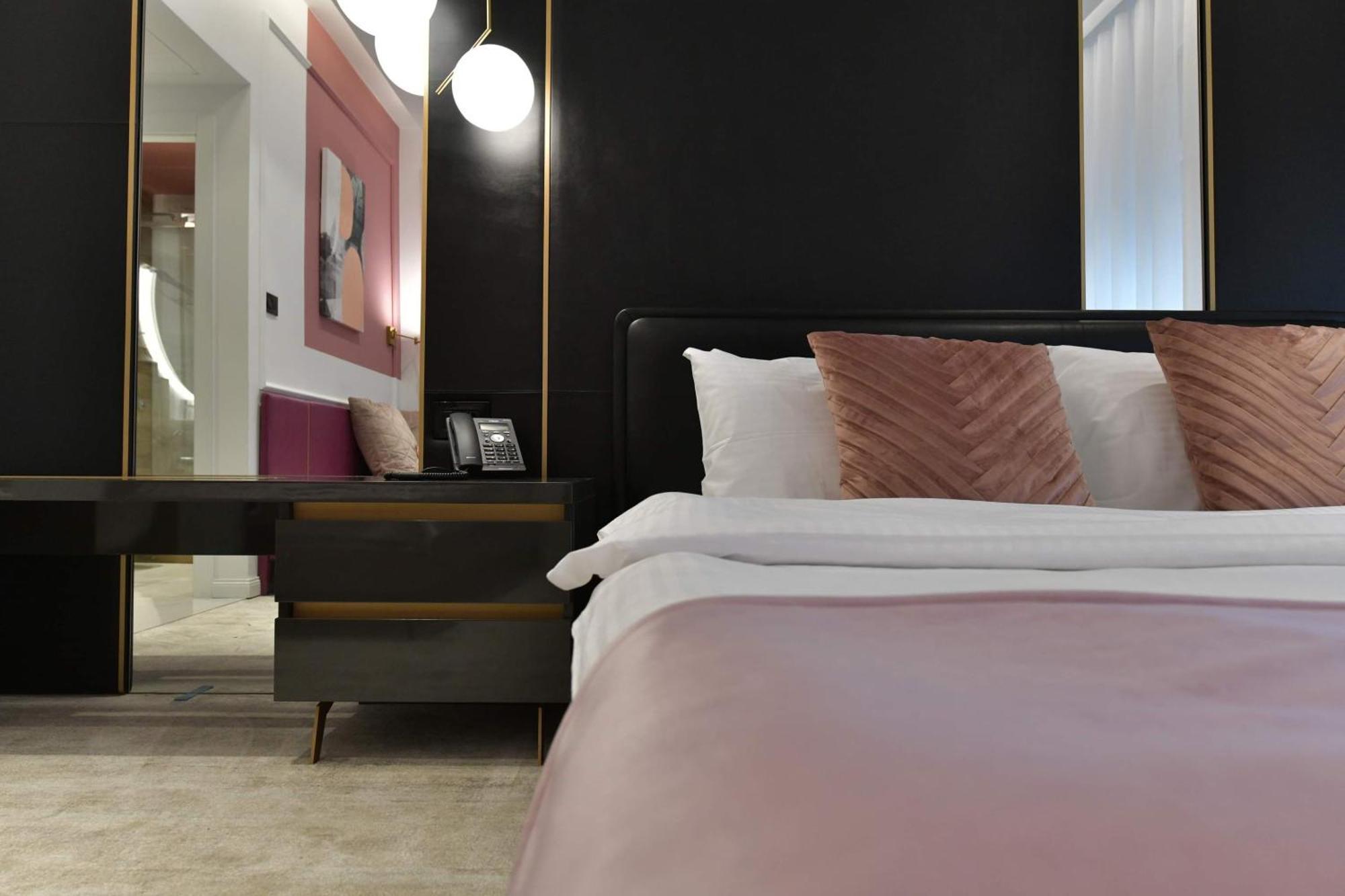 Royal Wellness And Spa Ruma Eksteriør billede